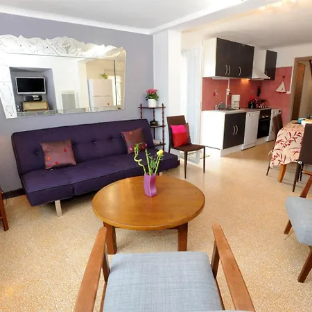 Nyaraló La Maison De Nini Rodès