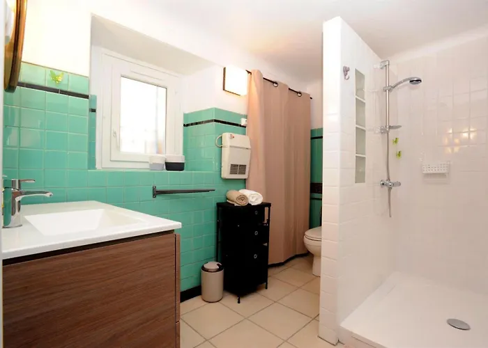 La Maison De Nini بيت للعطل *